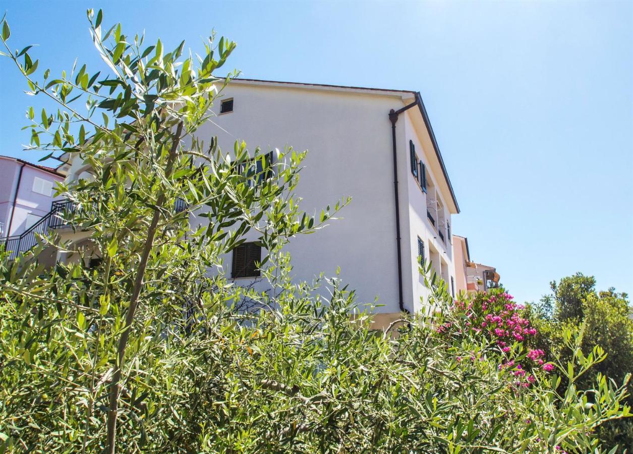 Apartments Olea Рабац Екстериор снимка